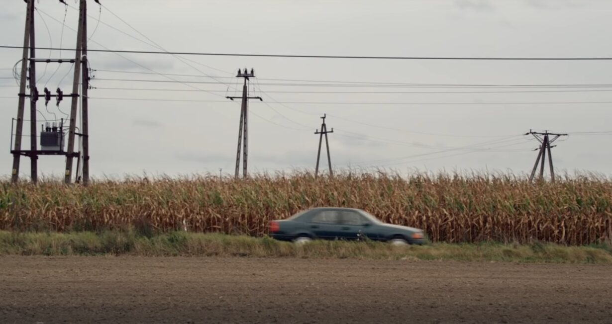 jadący samochód kadr z filmu